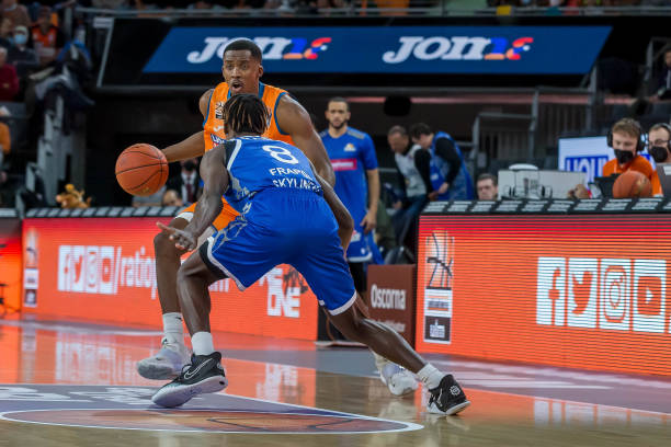 高价引援往 高价引援往