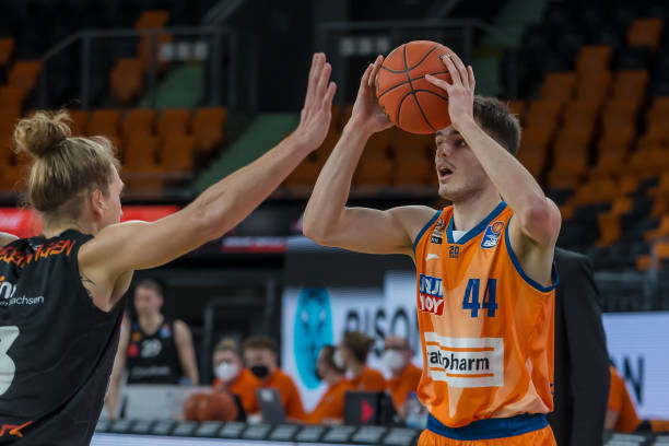 击逐渐成为 击逐渐成为